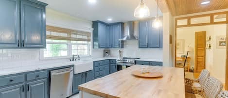 House (3 Bedrooms) | Interior