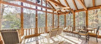 汉密尔顿隐蔽小屋度假，带私人湖泊！