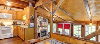 Mountaintop Ellijay Cabin w/ Private Hot Tub