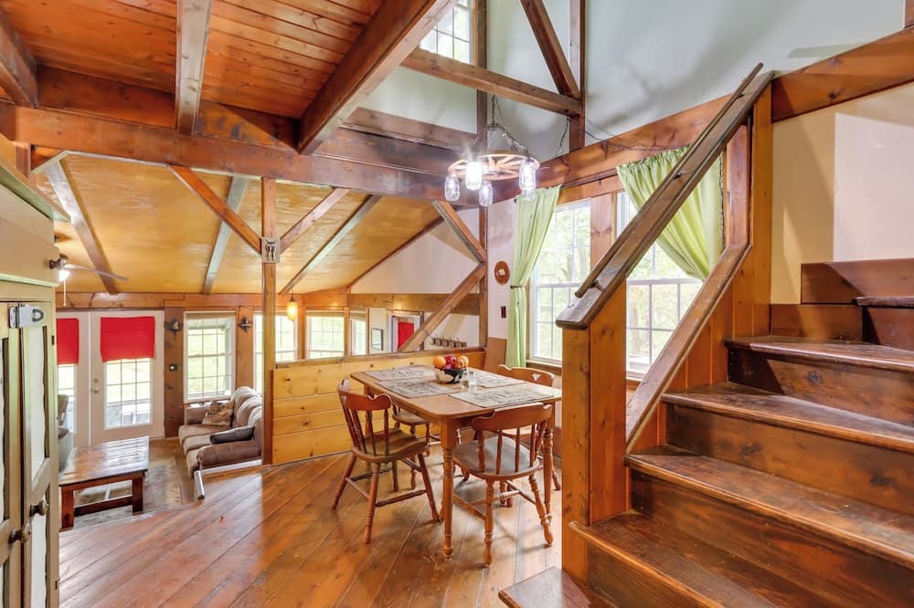 Mountaintop Ellijay Cabin w/ Private Hot Tub
