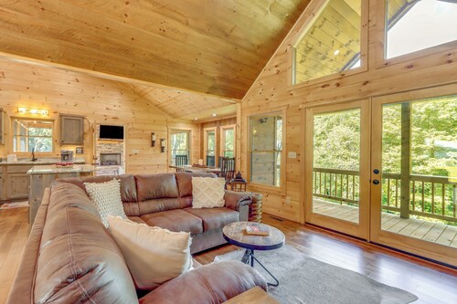 Cabin Near Blue Ridge w/ Fire Pit & Large Deck