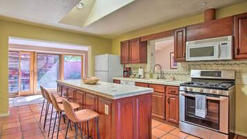 ハウス (4 Bedrooms) | 専用キッチン | 電子レンジ、オーブン、コンロ、食器洗い機