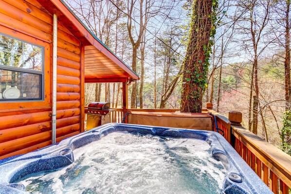 House (3 Bedrooms) | Interior - Lakefront Blue Ridge Cabin w/ Hot Tub! (Blue Ridge)