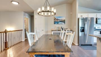 House (5 Bedrooms) | Interior