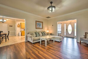 House (3 Bedrooms) | Interior