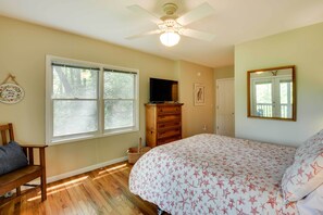 House (3 Bedrooms) | Interior - Spacious Georgia Escape w/ Fireplace, Deck & Grill (Lakemont)