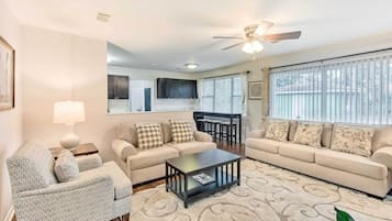House (4 Bedrooms) | Interior