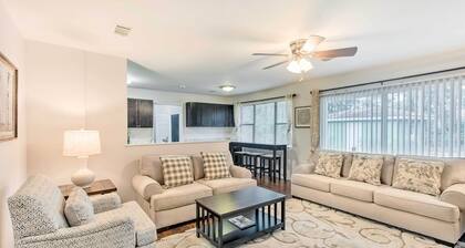 Bright Hinesville Home, 43 Mi to Savannah!