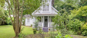 Romantic Cottage in Washington Historic District