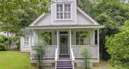 Romantic Cottage in Washington Historic District
