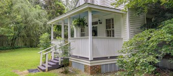 Romantic Cottage in Washington Historic District