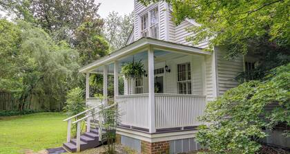 Romantic Cottage in Washington Historic District