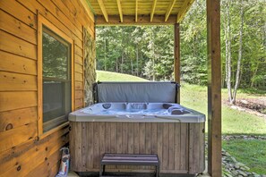 House (2 Bedrooms) | Interior - Private Cabin w/ Furnished Porch on < 3 Acres! (Mineral Bluff)