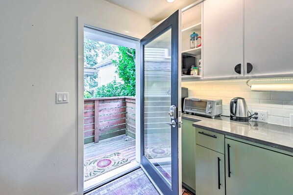 Apartment (1 Bedroom) | Interior - 2 Mi to Capitol Hill, Walk to SU! Quaint Retreat (Seattle)