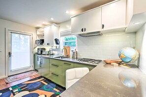 Apartment (1 Bedroom) | Interior - 2 Mi to Capitol Hill, Walk to SU! Quaint Retreat (Seattle)