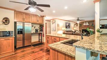 House (2 Bedrooms) | Interior