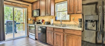 Brand-new Trenton Cabin: Panoramic Lake Views