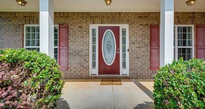 Inviting Austell Home: 14 Mi to Downtown Atlanta!