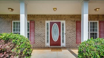 House (3 Bedrooms) | Exterior detail