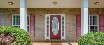 Inviting Austell Home: 14 Mi to Downtown Atlanta!