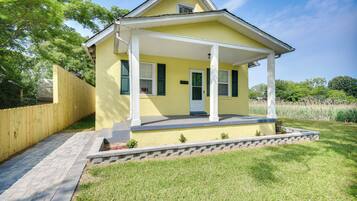 Cottage (2 Bedrooms) | Depan hartanah