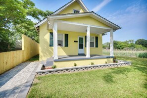 Cottage (2 Bedrooms) | Front of property