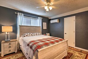 House (2 Bedrooms) | 2 bedrooms, bed sheets