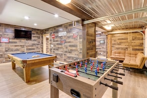 Games room - Private Ellijay Cabin w/ Hot Tub & Amenities! (Ellijay)