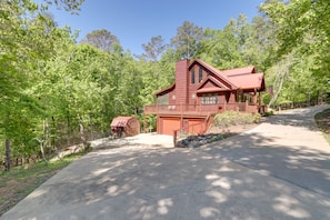 Exterior - Private Ellijay Cabin w/ Hot Tub & Amenities! (Ellijay)