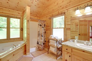 Bathroom - Private Ellijay Cabin w/ Hot Tub & Amenities! (Ellijay)