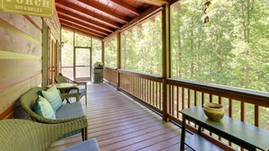 Property grounds - Private Ellijay Cabin w/ Hot Tub & Amenities! (Ellijay)