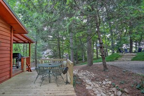 House (3 Bedrooms) | Interior - Idyllic Blue Ridge Cabin ~ 1 Mi to Downtown! (Blue Ridge)
