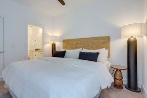 4 habitaciones, escritorio y espacio para trabajar con laptop