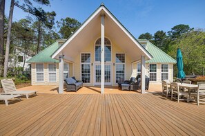 House (4 Bedrooms) | Interior - Dock & Fire Pit: Stunning Lake Sinclair Home! (Milledgeville)