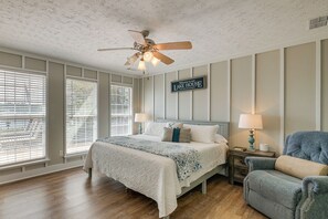 House (4 Bedrooms) | Interior - Dock & Fire Pit: Stunning Lake Sinclair Home! (Milledgeville)