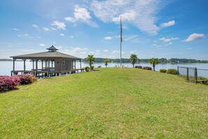 House (4 Bedrooms) | Interior - Dock & Fire Pit: Stunning Lake Sinclair Home! (Milledgeville)