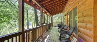 Riverfront Ellijay Cabin w/ Deck + Pool Access!