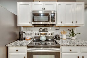 House (3 Bedrooms) | Interior - Near Airport, Private Yard! Atlanta Rental (Atlanta)