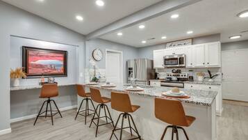 House (3 Bedrooms) | Interior