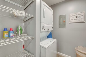 House (3 Bedrooms) | Interior - Near Airport, Private Yard! Atlanta Rental (Atlanta)