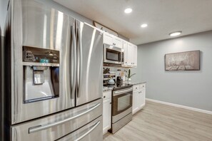 House (3 Bedrooms) | Interior - Near Airport, Private Yard! Atlanta Rental (Atlanta)