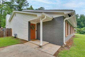 House (3 Bedrooms) | Interior - Near Airport, Private Yard! Atlanta Rental (Atlanta)