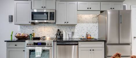 Apartment (0 Bedroom) | Private kitchen | Microwave, oven, stovetop, dishwasher