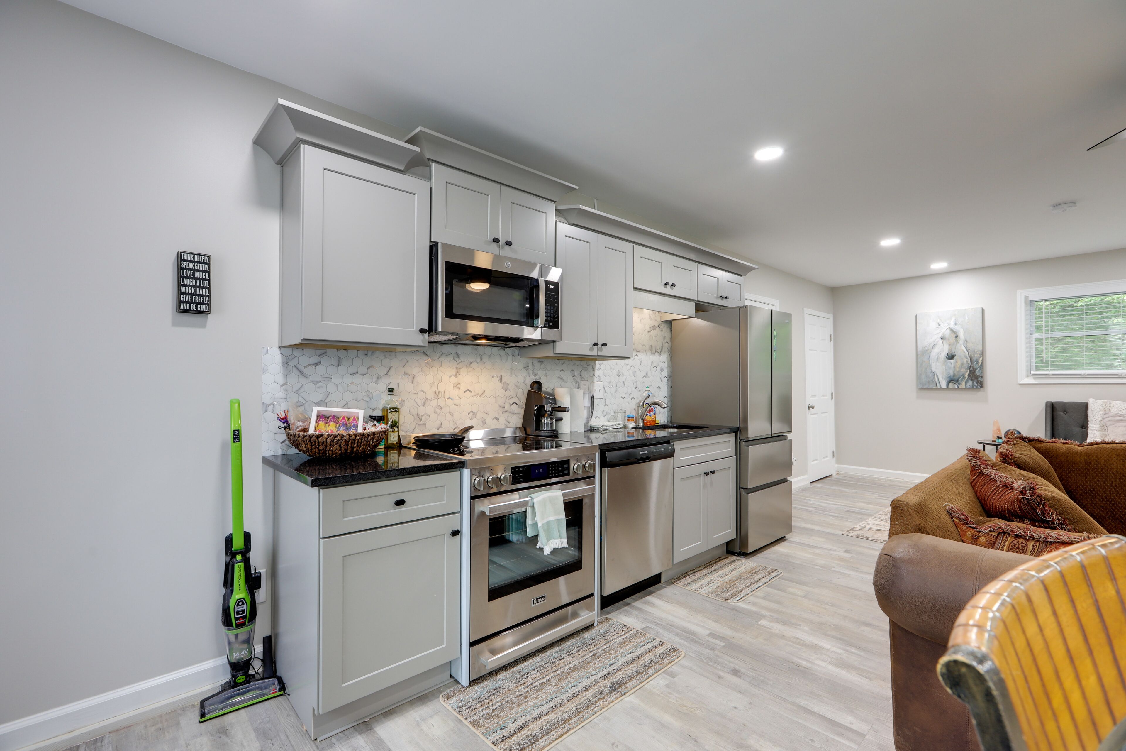 Apartment (0 Bedroom) | Private kitchen | Microwave, oven, stovetop, dishwasher