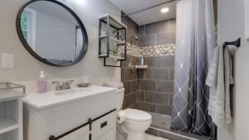 Apartment (0 Bedroom) | Bathroom | Shower