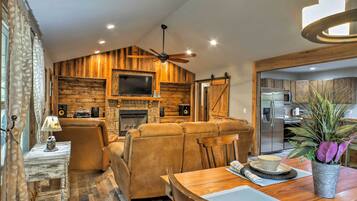 TV, fireplace