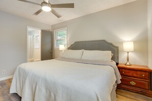 3 habitaciones, tabla de planchar con plancha y ropa de cama