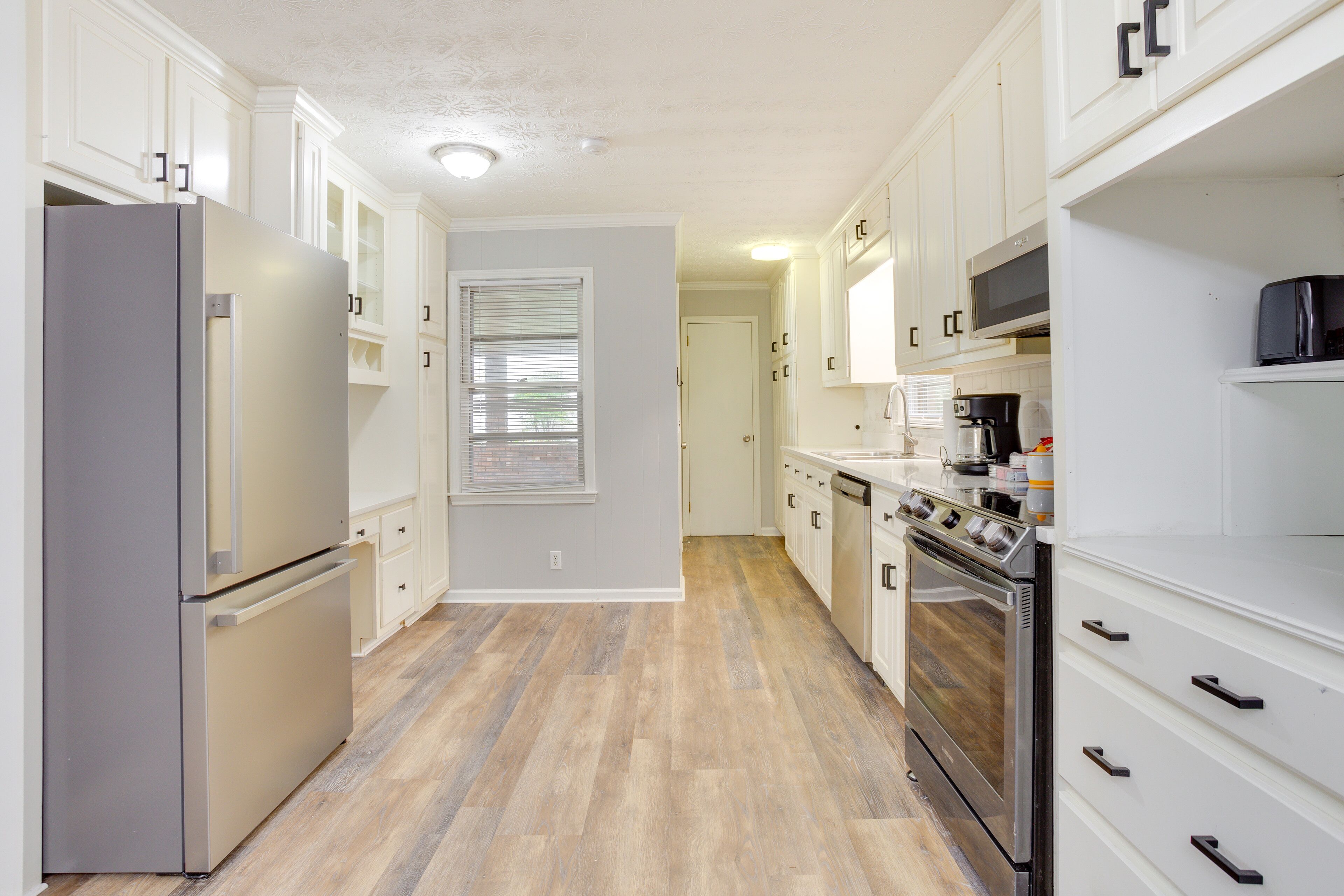 Micro-ondes, four, plaque de cuisson, lave-vaisselle