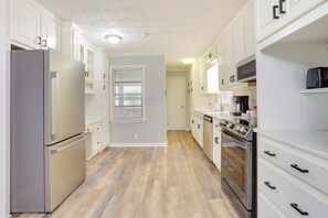 Microondas, horno, placa de cocina, lavavajillas