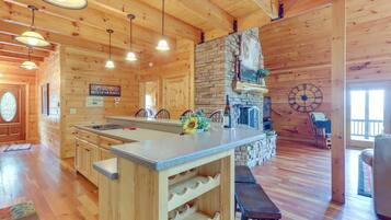 House (4 Bedrooms) | Interior